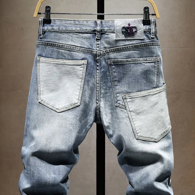 Pantalones vaqueros de diseñador callejero a la moda para hombre, pantalones vaqueros rasgados con parches ajustados elásticos de Retro Azul, pantalones vaqueros Vintage de Hip Hop con múltiples bolsillos para hombre