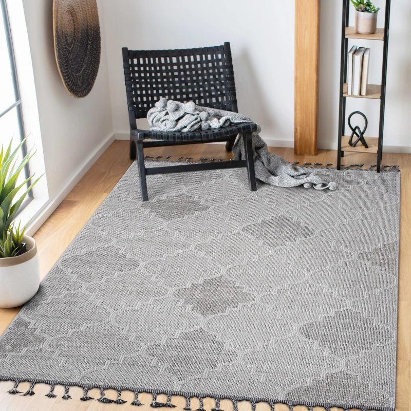 

LOOM & LUXE Collection 4X6 White/Grey /Trellis Indoor/Outdoor Area Rug