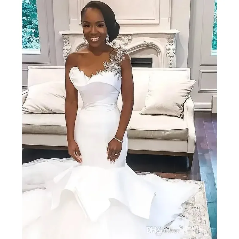 Robes De mariée sirène arabes personnalisées, grande taille, asymétrique épaule dénudée, avec perles, longue traîne