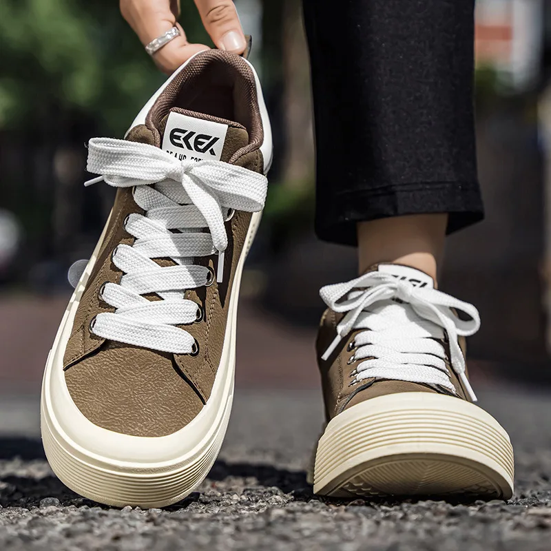 

Мужские повседневные кроссовки Весна 2026: модные высокие кеды на плоской подошве, удобные, универсальные, для активного отдыха, нескользящие, износостойкие, вулканизированные.