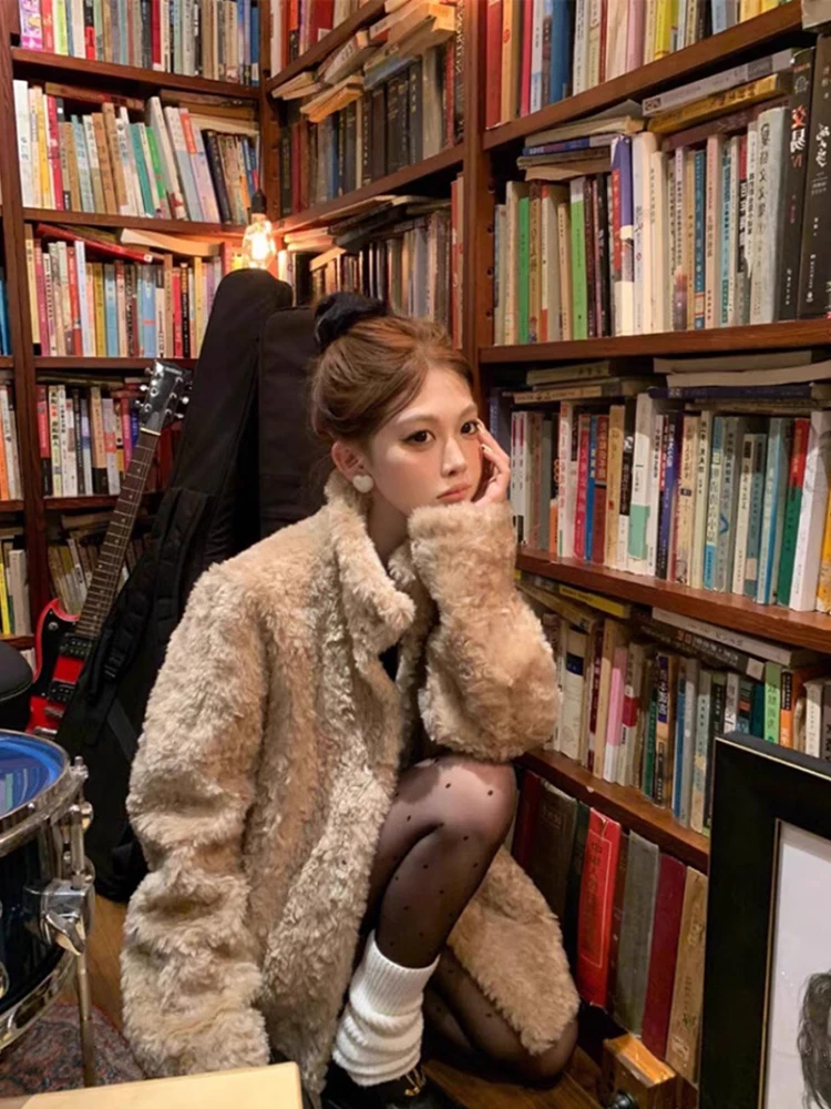 

Lamb Wool Jacket Woman Fabric Track Athletic Design Contrast Piping Sport Heritage Zip-Through Front Ribbed Trims Training Girls