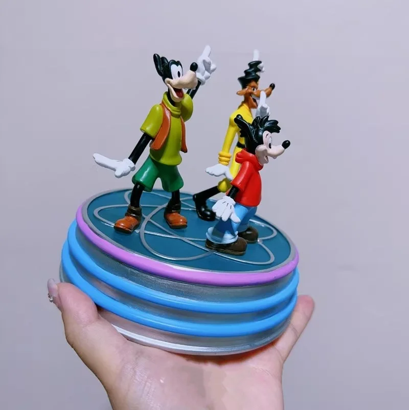 Shanghai Disneyland Castle Crystal Ball Glow-in-the-Dark Figurine: Goofy & Max Disco Dancing LED Ornament Souvenir view 6