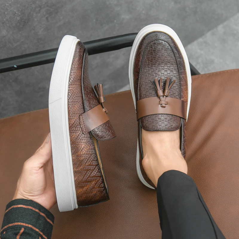

Men Loafers Shoes Comfortable Tassel Casual Men Shoes Round Toe Flat Bottom Simple Classic Style