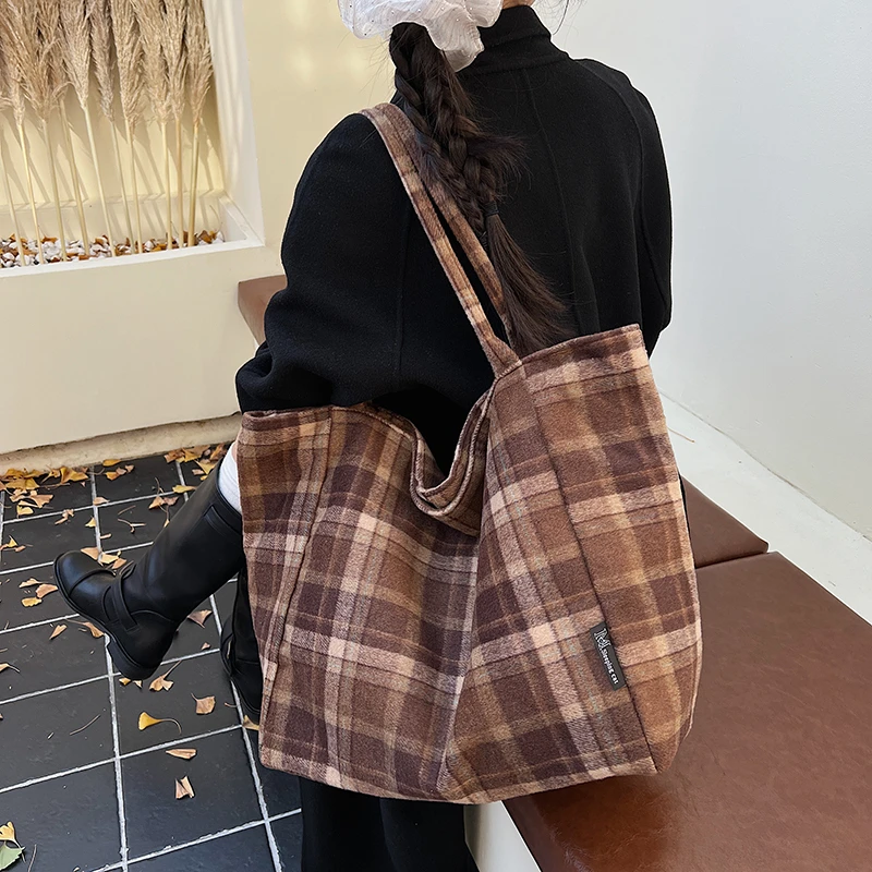 

2025 New Versatile Women's Bag Large Capacity Casual Tote Bag Hot Selling Fashionable Nylon Plaid Women's Shoulder Bag