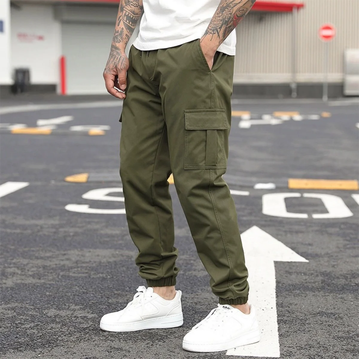 

Men's Durable Work Pants Spring/Autumn Casual Drawstring Multi-Pocket Outdoor Loose Trousers Sportswear for Comfortable Fit