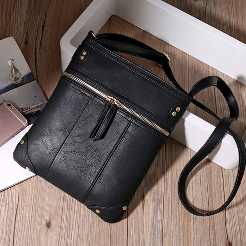 Pu Leather Women's Messenger Bags Rivet Tote Luxury Fashion Vintage Winter Designer Outdoor Travel Shoulder Ladies Bucket Purse