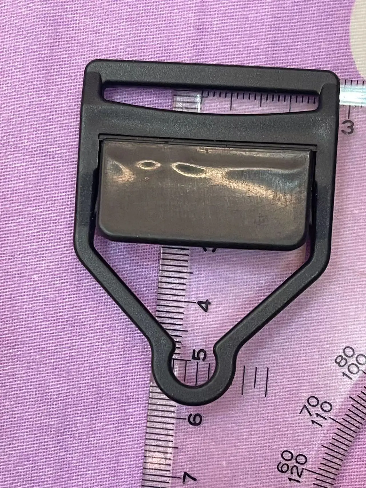 Draaibare Riemclip Haak voor 32mm Singels - close-up view