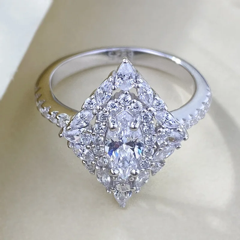 

2024 S925 Silver 4 * 7.5 Horse Eye Diamond High Carbon Diamond High Grade Feeling Luxury Set Fashion Ring for Women's Wedding