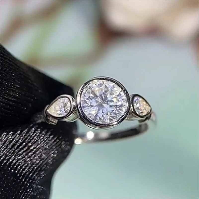 A Simple, Everyday 925 Sterling Silver Pear-Shaped Moissanite Bubble Ring, Unisex.