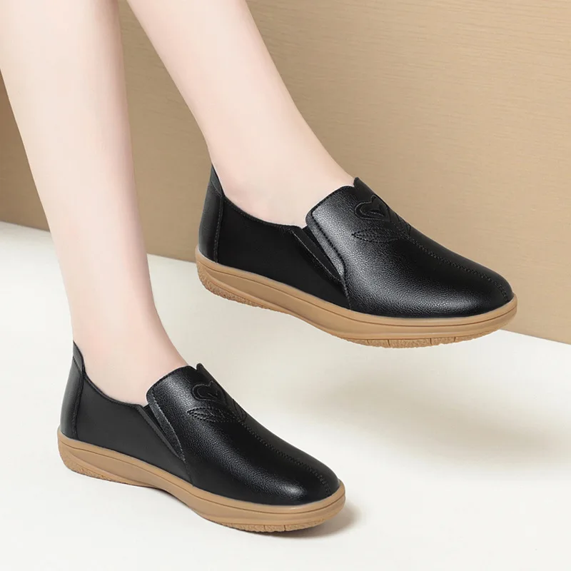 New Woman Flats 2024 Spring Autumn Soft Leather Anti-slip Wedges Single Casual Shoes Soft Bottom Comfort Mom Granny Shoes Daily