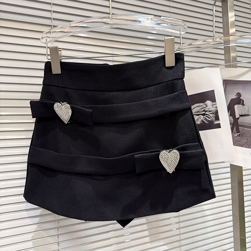 Niche design heart-shaped diamond buckle strap thickened high waisted shorts 2025 winter new women's personalized shorts