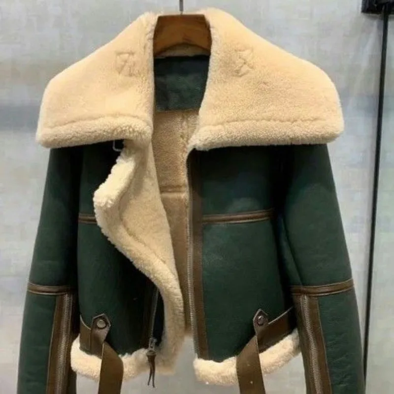 Winter new style green spliced large lapel motorcycle jacket for women thickened short fur one-piece shearling jacket