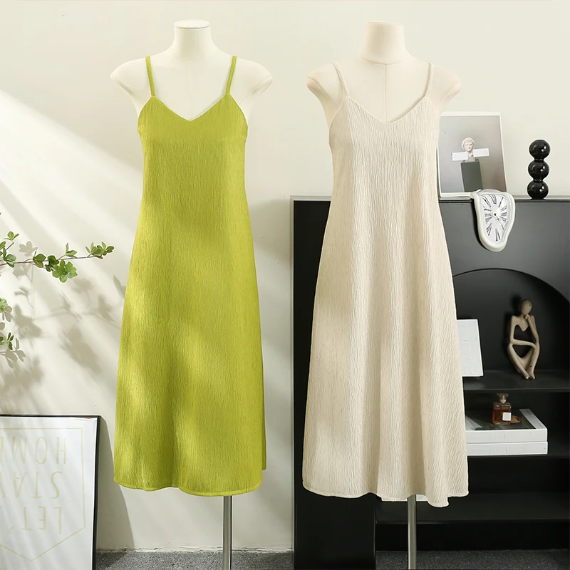

Chic Slip Dress Women's Summer 2024 New French Style Slim Fit Mid-length A-line Dresses Sexy V-neck Sleeveless Beach Dresses