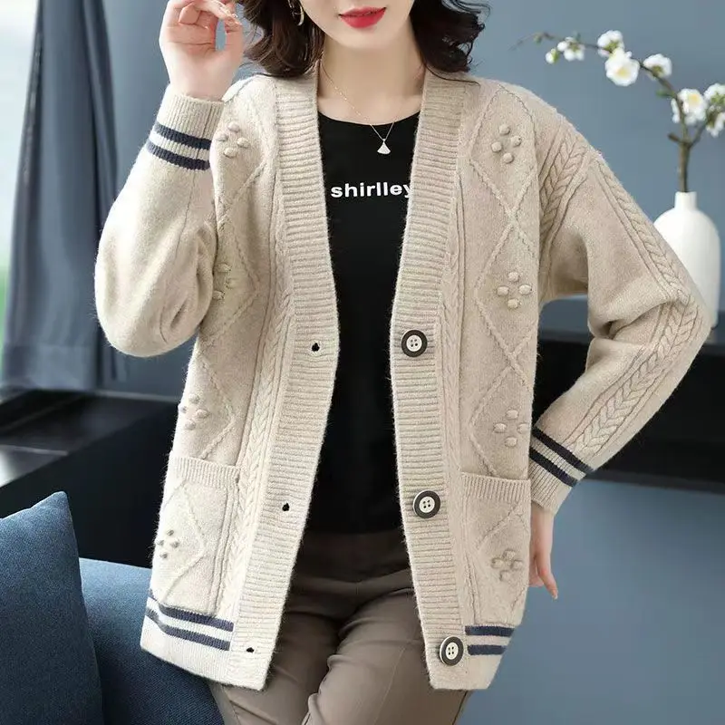 Mom Outfit Autumn and Winter Big Size New V-Neck Knit Cardigan Sweater Contrast Button Pocket Splicing Long Sleeves Coat