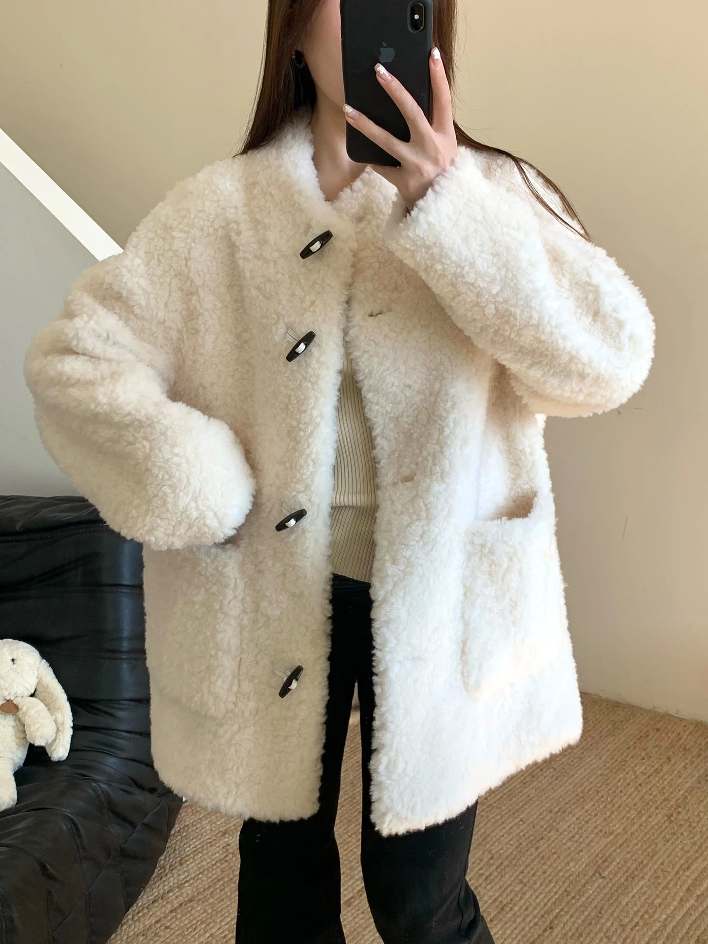 

Новинка зимы: Длинное пальто из чистой шерсти с натуральным мехом из овчины, кожаная куртка с пуговицами, удобное, теплое, в корейском стиле, для женщин