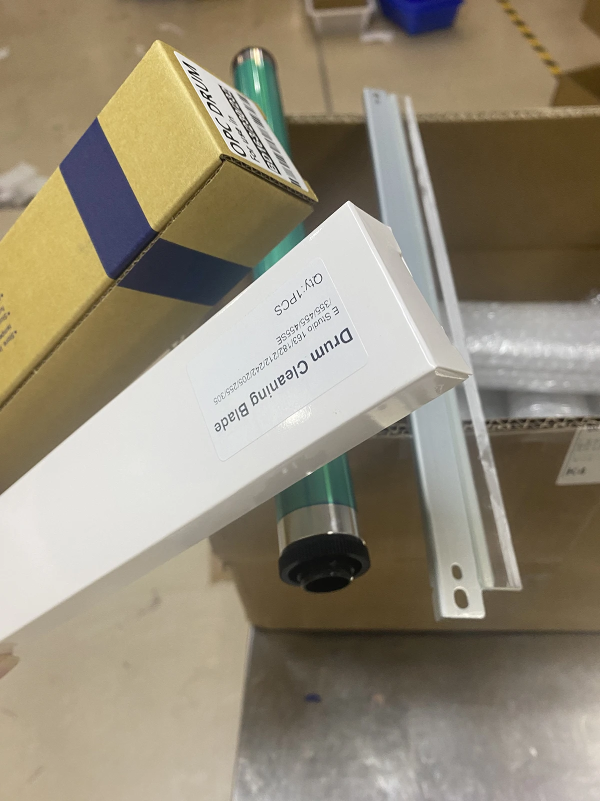 

Барабан OPC + чистящее лезвие для Toshiba E-Studio 168 208 230 280s 163 182 212 242 232 282 233 283 18 195 223 225 243 245 Цилиндр