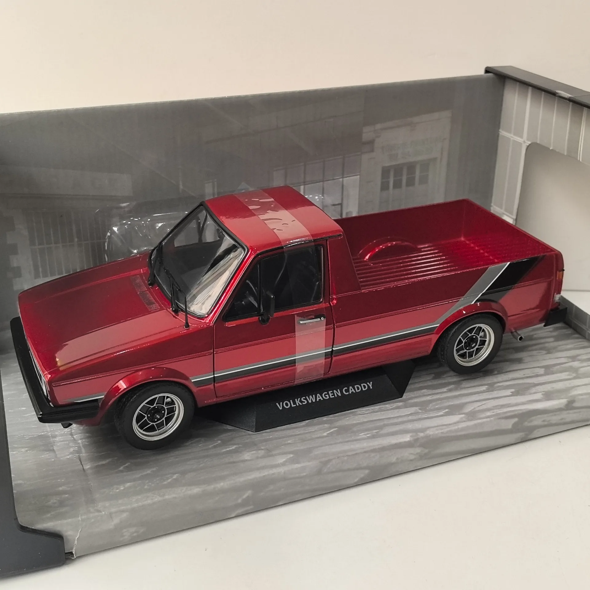 

Diecast SOLIDOS 1:18 Scale VW CADDY MK1 1982 Pickup Truck Alloy Car Model Collectible Toy Gift Souvenir Display Ornament