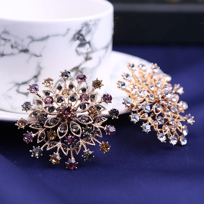 Épingles colorées de badges de fleur d'étoile de cristal exquis pour des femmes et des hommes, broches de luxe de mode, boucles, nouveauté
