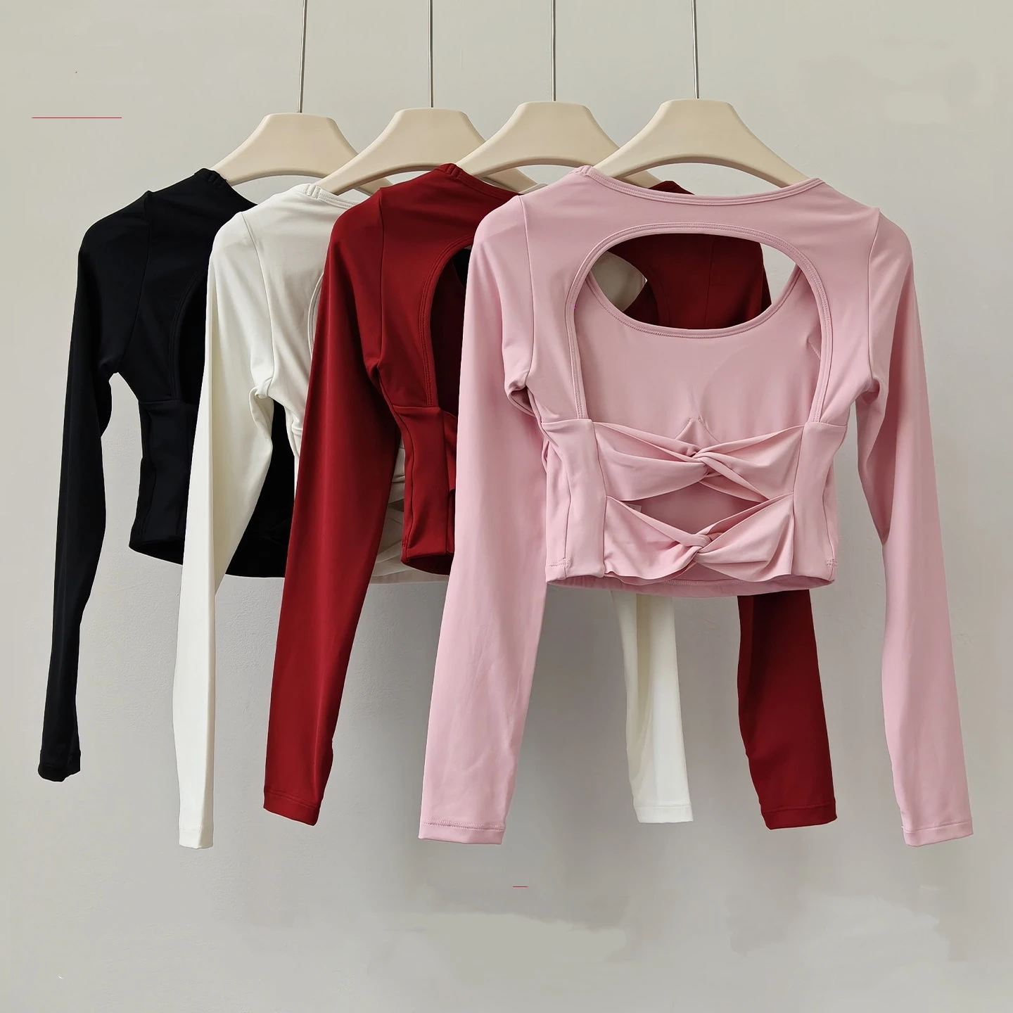 Yoga-Oberteile mit langen Ärmeln und Brustpolstern für Damen, mit offenem Rücken, stoßdämpfend, schnelltrocknend, ideal für Pilates und Fitness im Fitnessstudio. – Detail 2