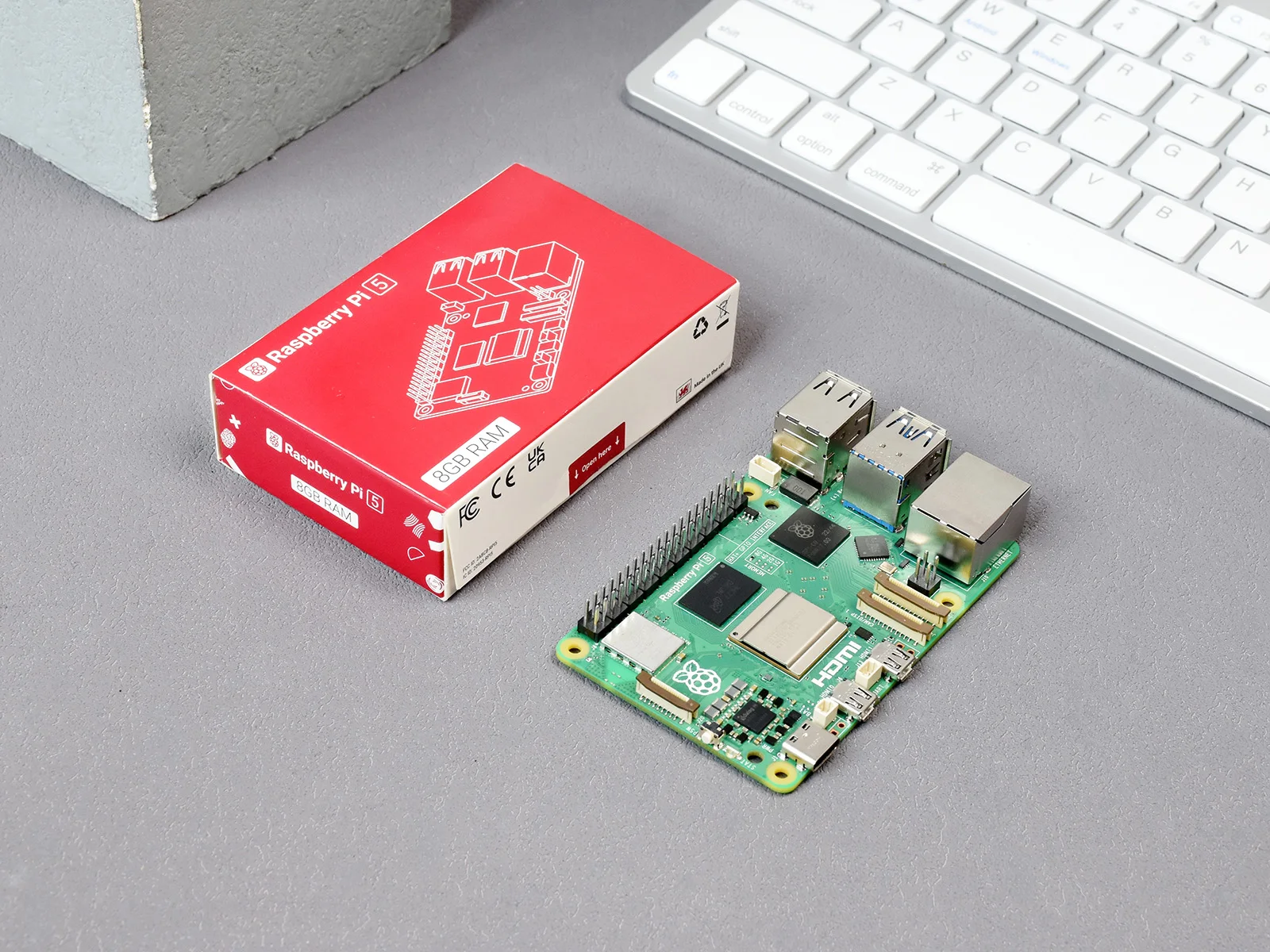 Raspberry Pi 5, Options for 2GB/4GB/8GB RAM, BCM2712 processor, 2.4GHz quad-core 64-bit Arm Cortex-A76 CPU, 40PIN GPIO Header