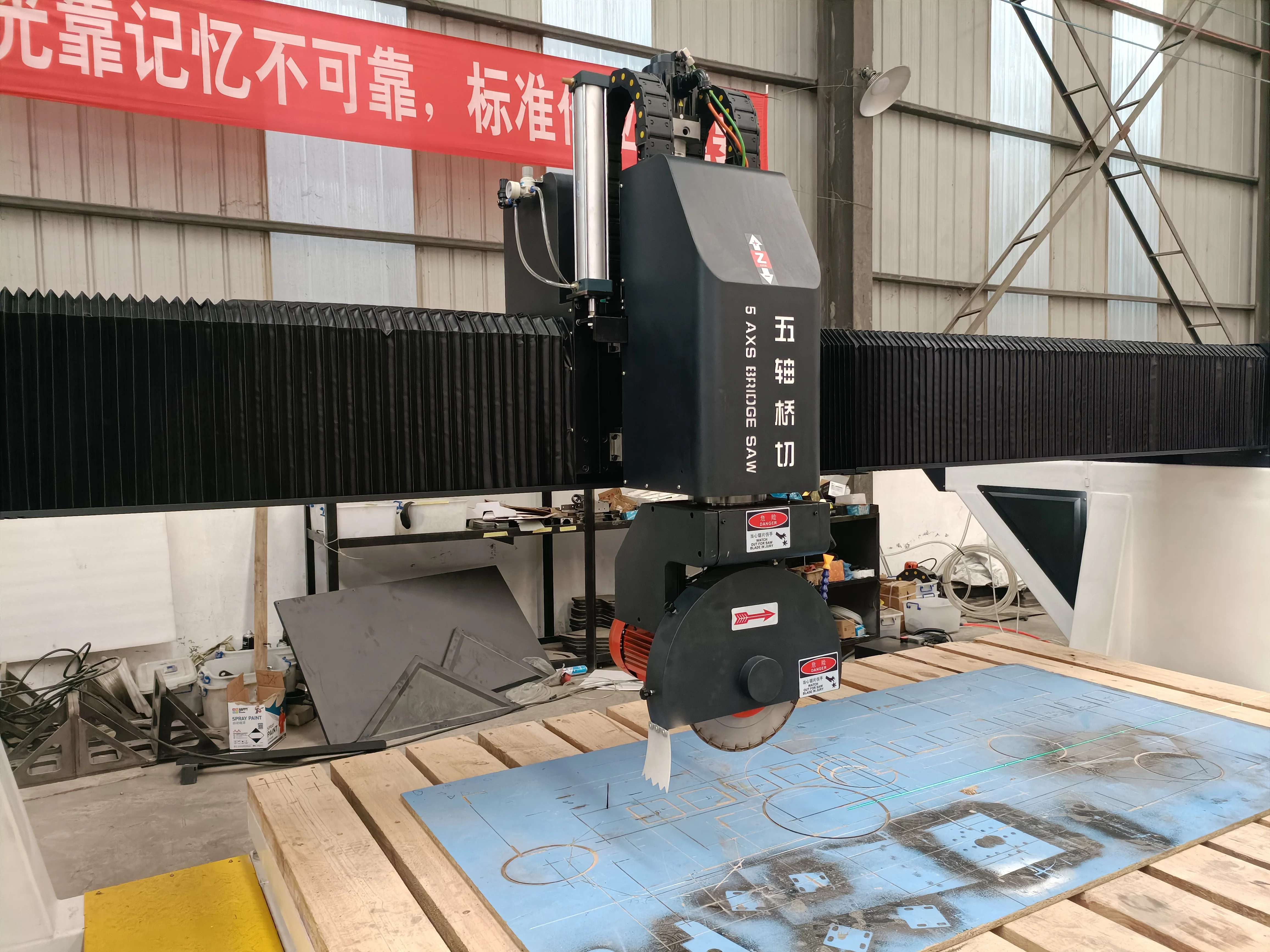Stone Machinery Multifunctional Granite Slab Cutting Machine 4+1 Axis CNC Bridge Saw Stone Cutting Machine
