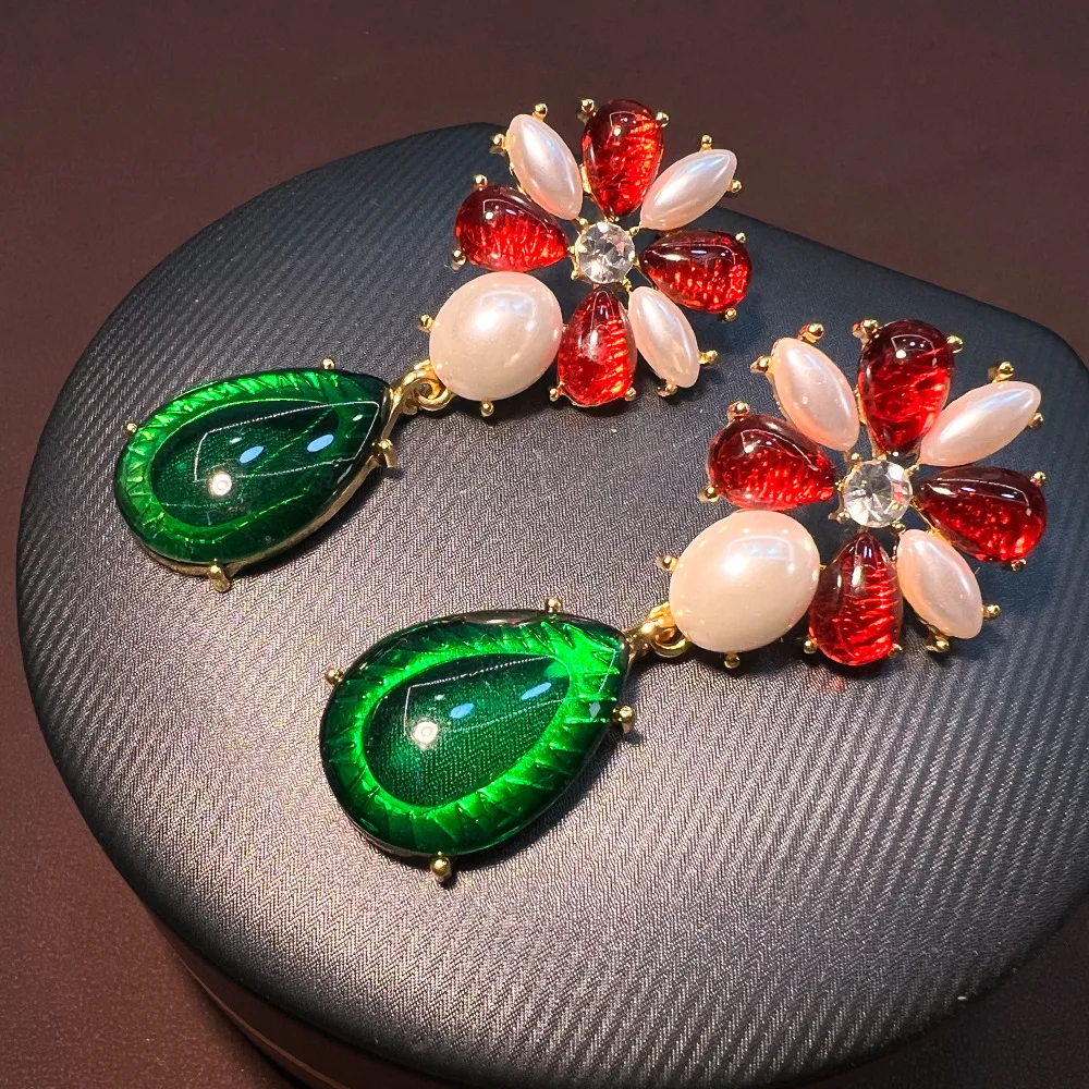 

Medieval vintage glazed long emerald water drop flower earrings, niche design sense Western antiques cross-border