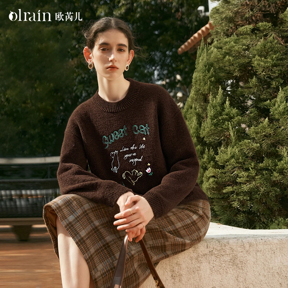 

OLrain Women's Wool Sweater 2025 Autumn Cat Embroidered O-Neck Fun Design Pullover Lazy Casual Commuter Jumper O57DM001969
