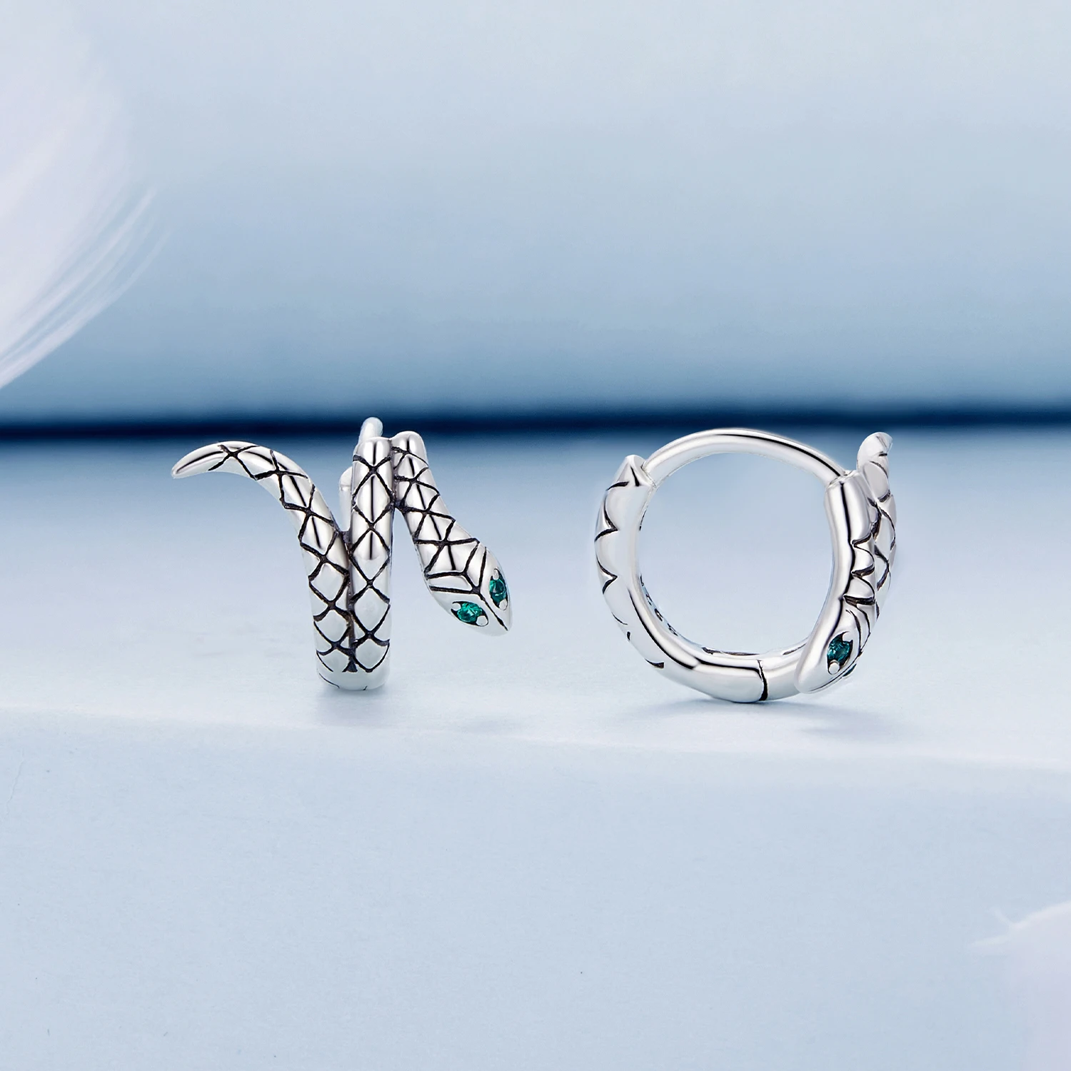 925 Sterling Silver Green Zircon Small Snake Hoop Earring Trend Personality Animal Spirit Snake Lucky Earrings