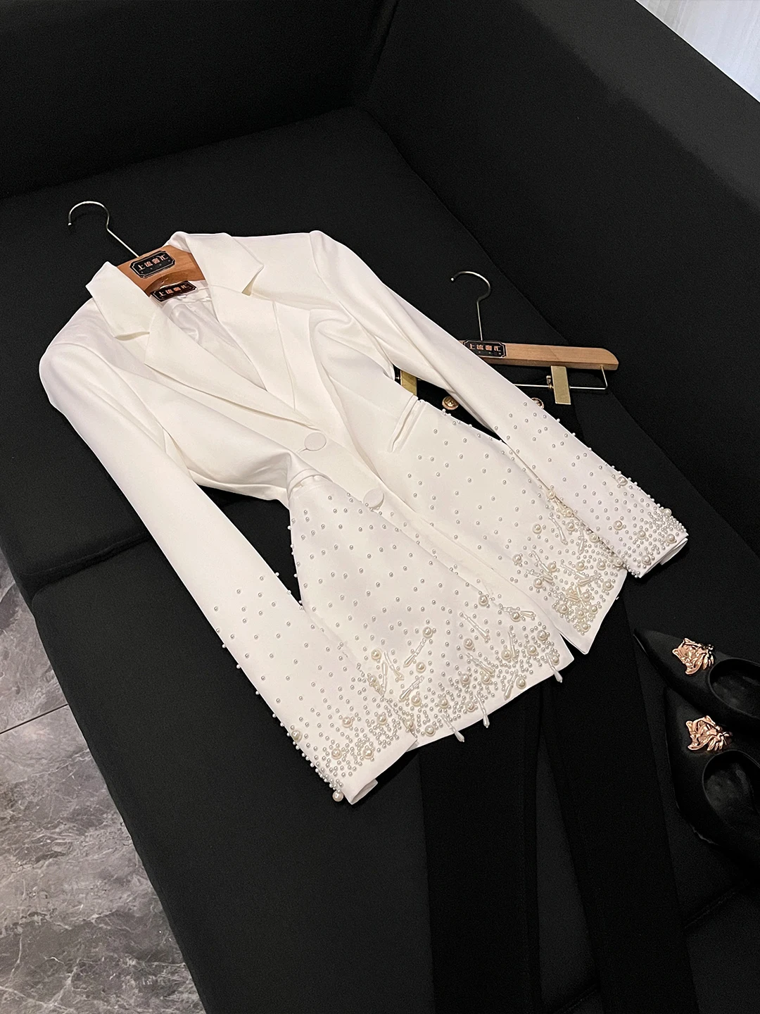 

Ele Long Sve Pearl Embellied Waist-Cinched Design Suit Jaet for Women Sli Businwear Winter New Arrival