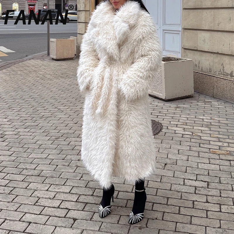 

FANAN модное винно-красное длинное пальто из искусственного меха женское свободное плюшевое пальто с лацканами и толстыми поясами 2025 зимняя новая модная верхняя одежда