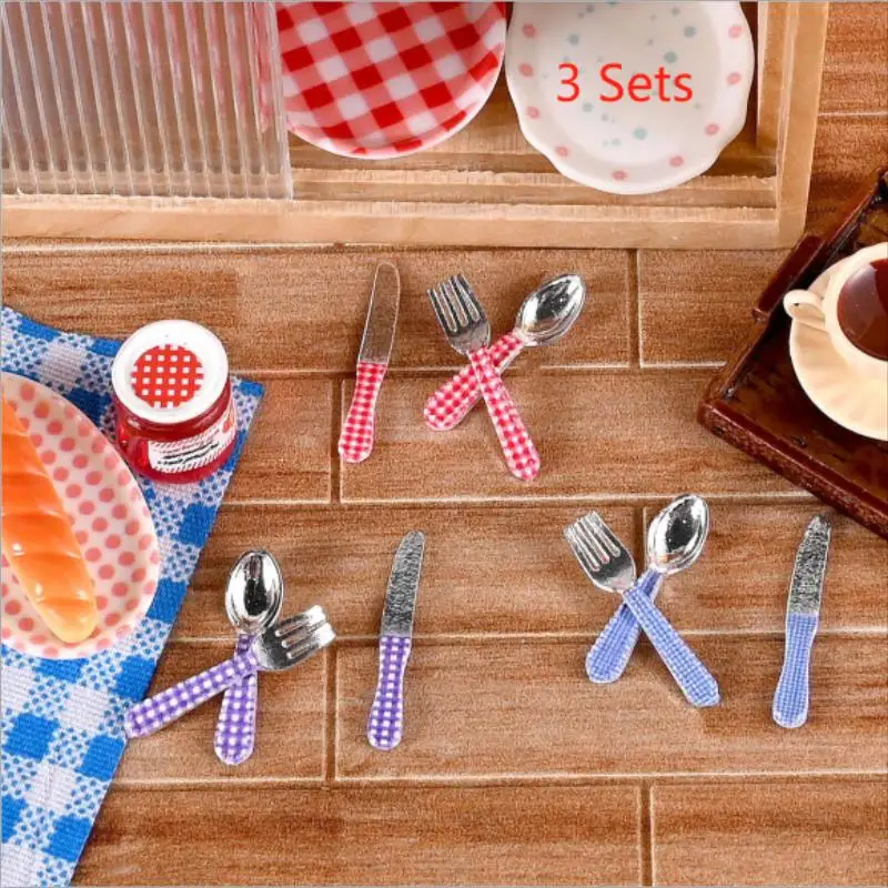 Juego de 3 juguetes de cocina en miniatura para casa de muñecas, tenedor y cuchara de aleación a cuadros, modelo de juego de tres piezas, decoración del hogar, juguete para juego de niños, adornos, regalos