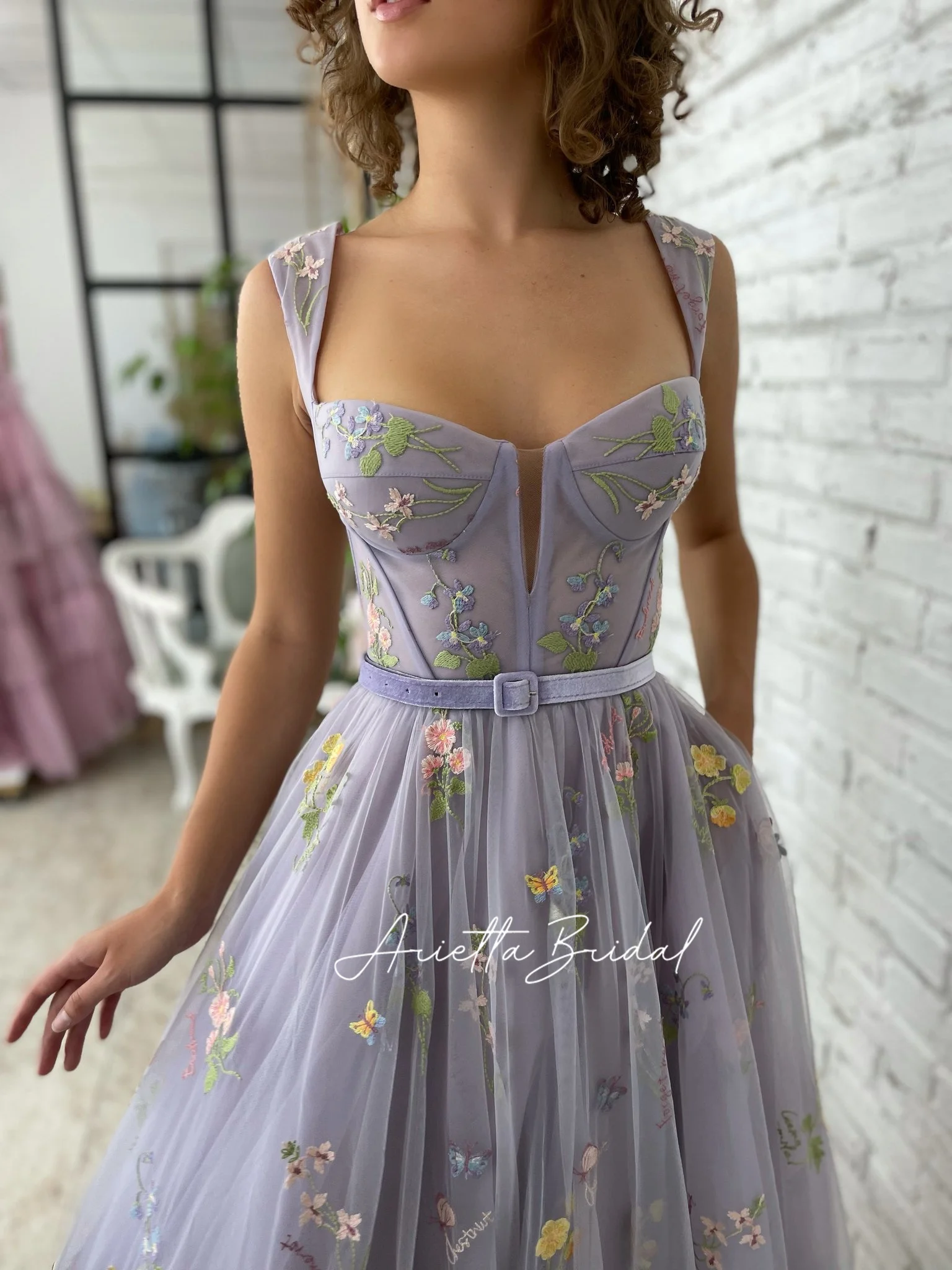 Arietta Lavender Embroidery Lace Midi Prom Dresses Sleeveless Tea-Length A-Line Wedding Party Dresses Formal Occasion Gowns