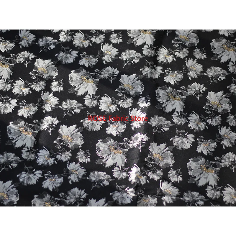 Tessuto jacquard con fiori a inchiostro semplice in bianco e nero da 1 metro per tessuto per abiti da borsa