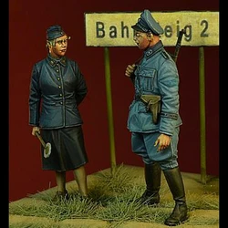 1/35  Resin Figure Model Kit II Military Officer and Female Soldier Talk Static Statue Unassembled Unpainted DIY Toy Diorama