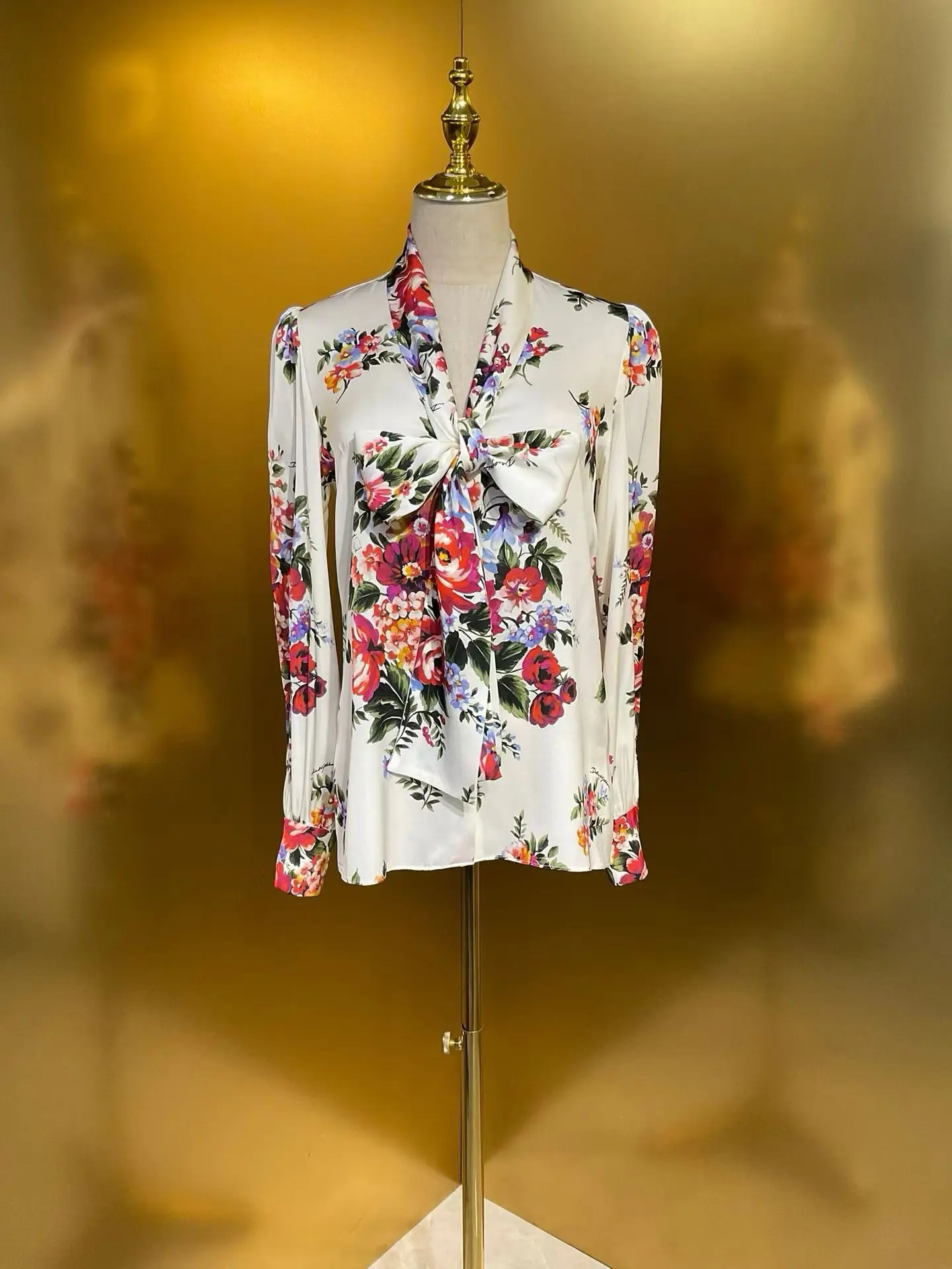 

Elegant Long Sleeve Silk Shirt with Sash High Quality White Background Large Flower Design 19 Momme Silk Women's Shirt