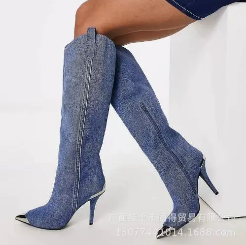 

Новые модные женские синие джинсы, джинсовые серебряные металлические туфли с острым носком в стиле пэчворк, современные сапоги до колена на шпильке, женские длинные туфли Botas