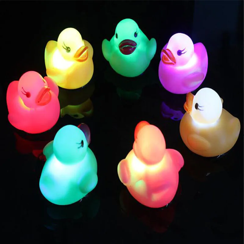 Pato luminoso con Sensor LED para niños, flotador de goma, pato que flota en el agua, juguete de baño para bebés que parpadea automáticamente