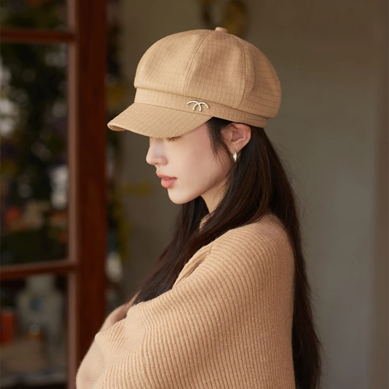 Autumn and winter new hats women\'s metal label octagonal cap plaid literary retro newsboy cap shade breathable beret