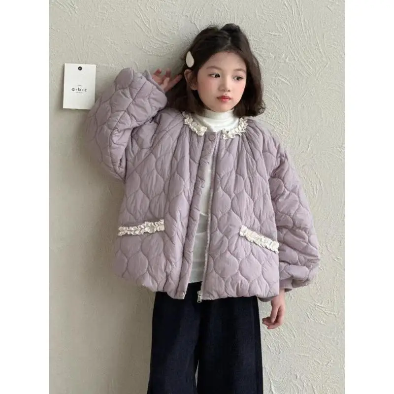 

Новая стильная теплая зимняя куртка для девочек: фиолетовое хлопковое пальто с кружевным круглым воротником, повседневная модная детская верхняя одежда