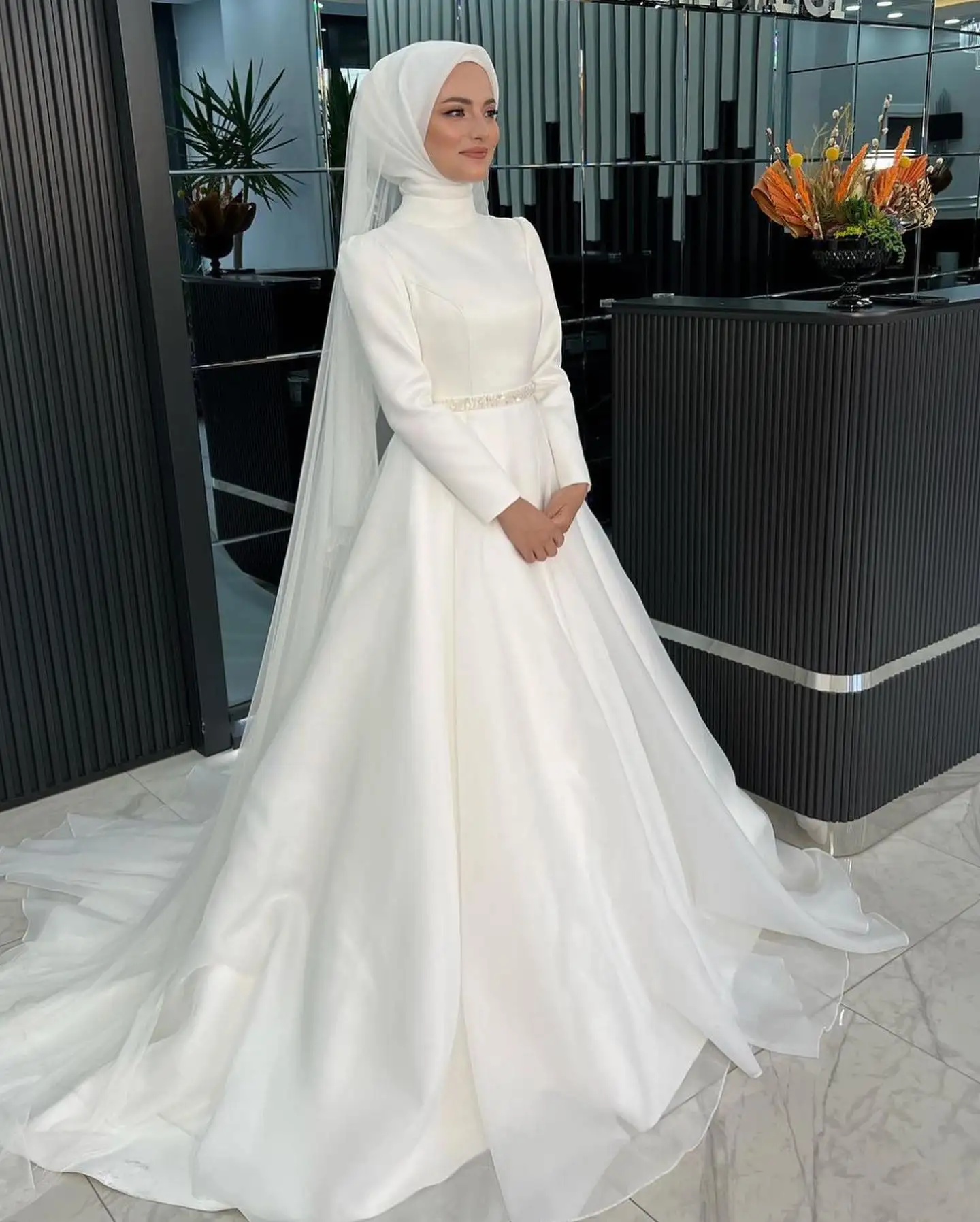 Robe de Mariée Musulmane Ivoire, Col Haut, Manches sulf, Balayage Traîne, Ceinture Perlée, Hijab, pour Femme, Patients, Quelle que soit