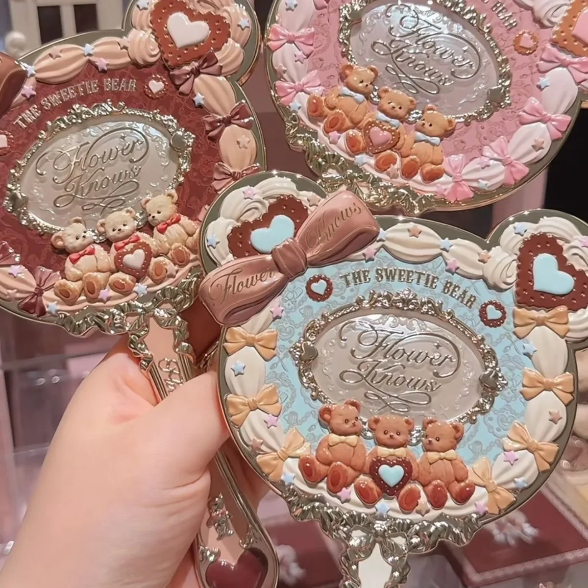

Flower Knows Sweetie Bear Collection Hand Holding Mirror 3 Types Exquisite Relief Makeup Tools Cute HD Makeup Mirror