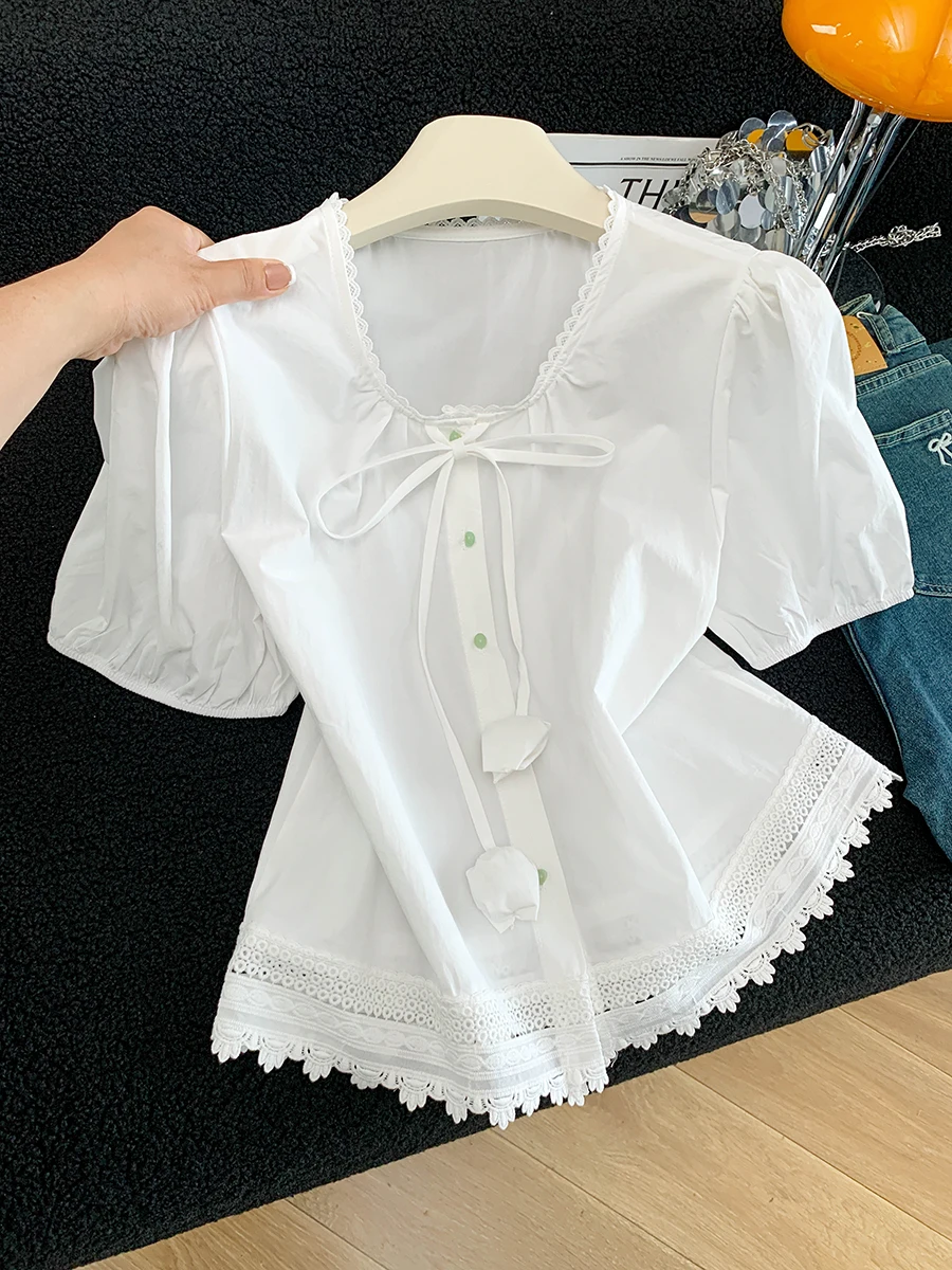 

Женская летняя блузка во французском стиле с кружевной отделкой и узлами, с рукавами-фонариками, коротким рукавом, антивозрастная, приятная к коже, дышащая.