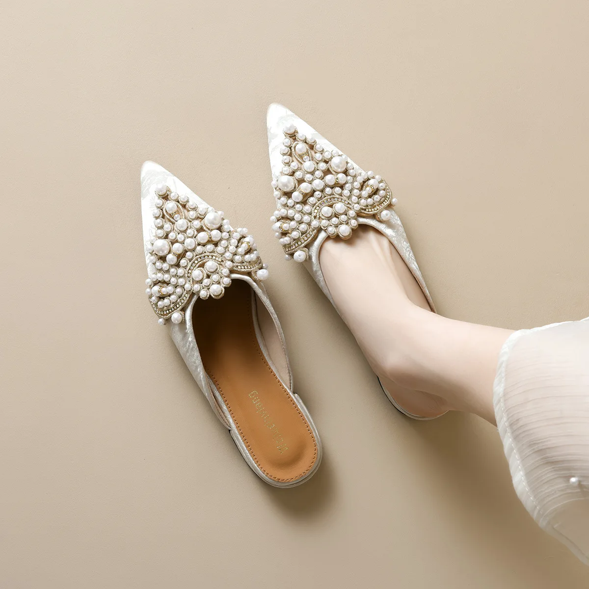 

Gorasion New Women Summer Slippers Pointed Toe Pearl Rhinestones Square Heel Mules Satin Craystal Elegant Solid Silp-on Sandals