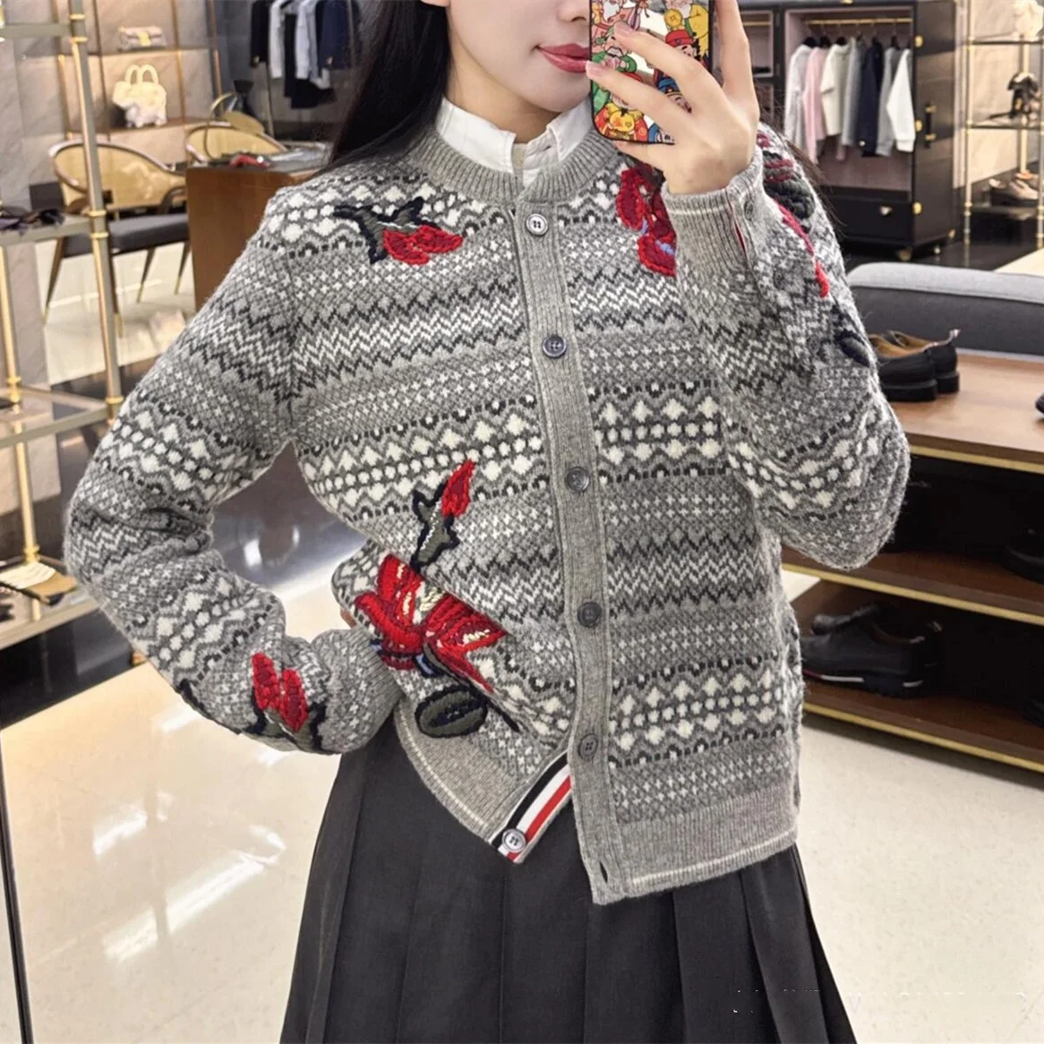 

High-End Version Rose Floral Embroidery Knitted round Ne Outerwear Women's Top Anti-Aging Long Sve Winter Faion