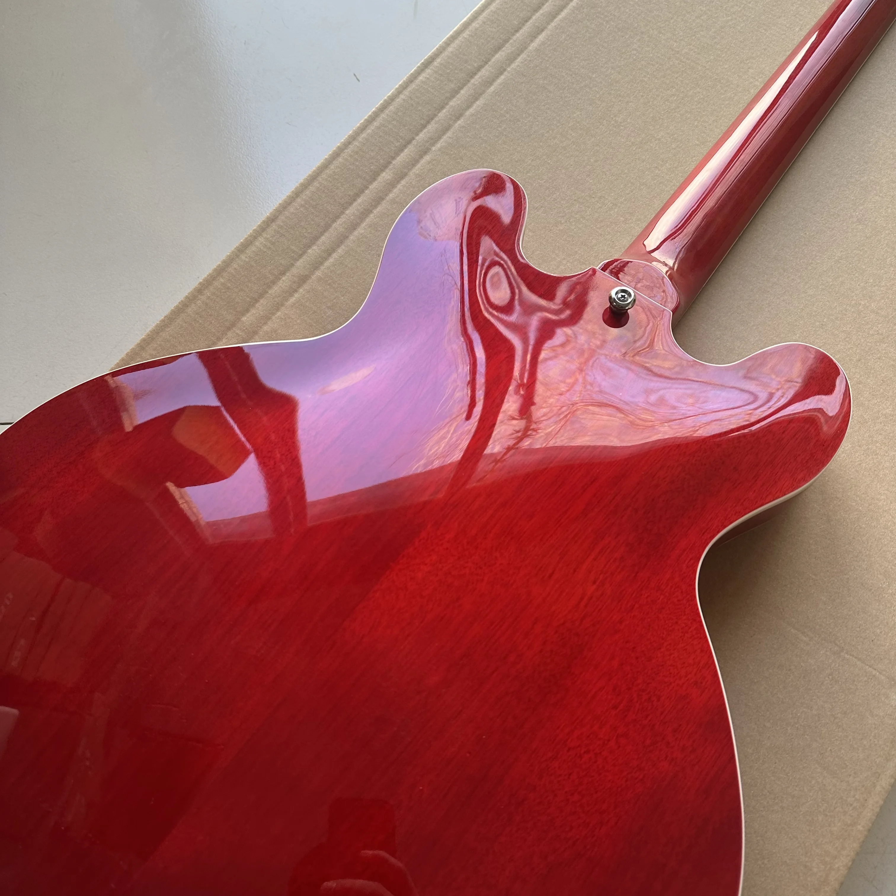 Jazz Style Semi-Hollow Body  Electric Guitar cherry red, good sound quality, fine workmanship