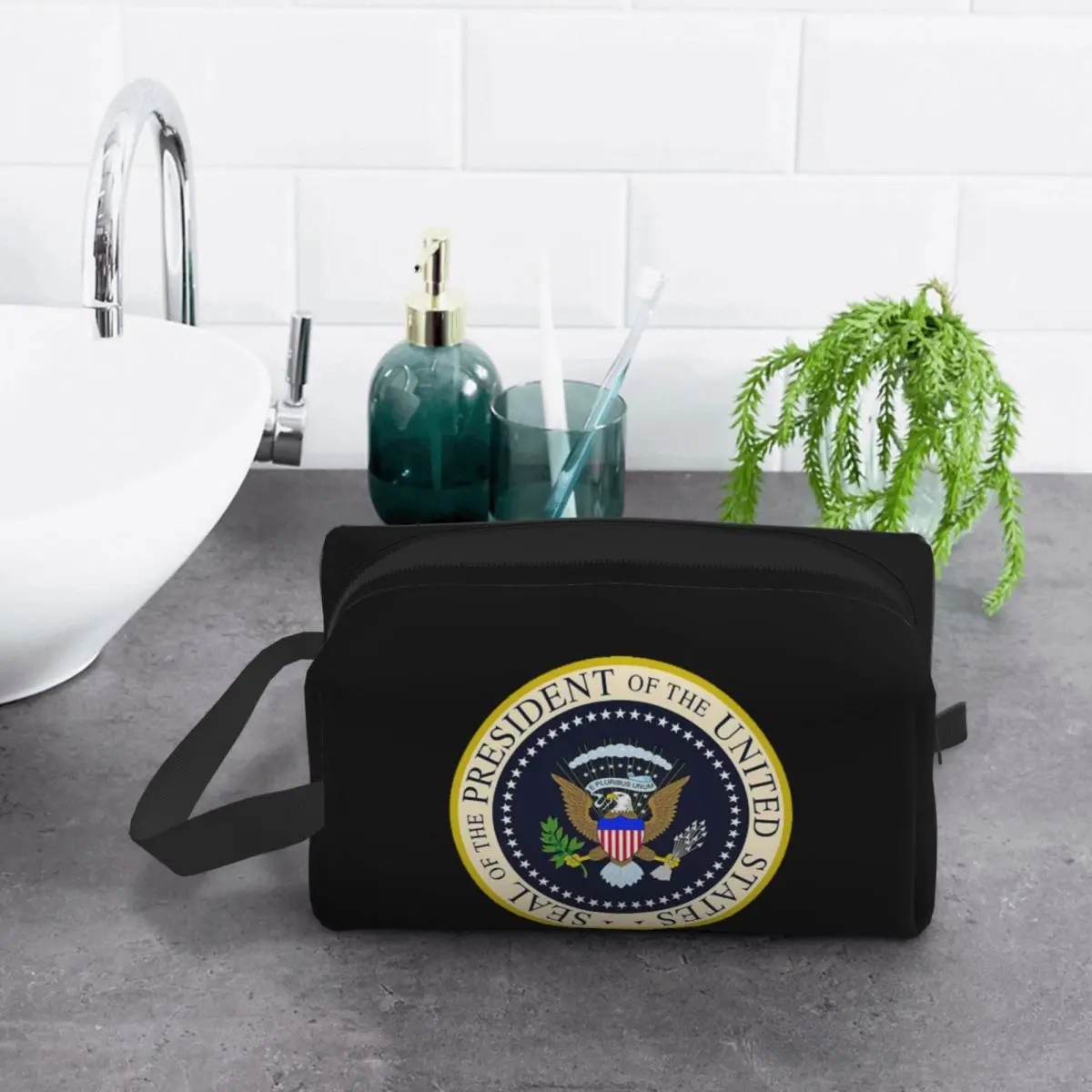 Seal Of The President Of The United States Makeup Bag Cosmetic Organizer Storage Dopp Kit Toiletry Cosmetic Bag for Women Beauty