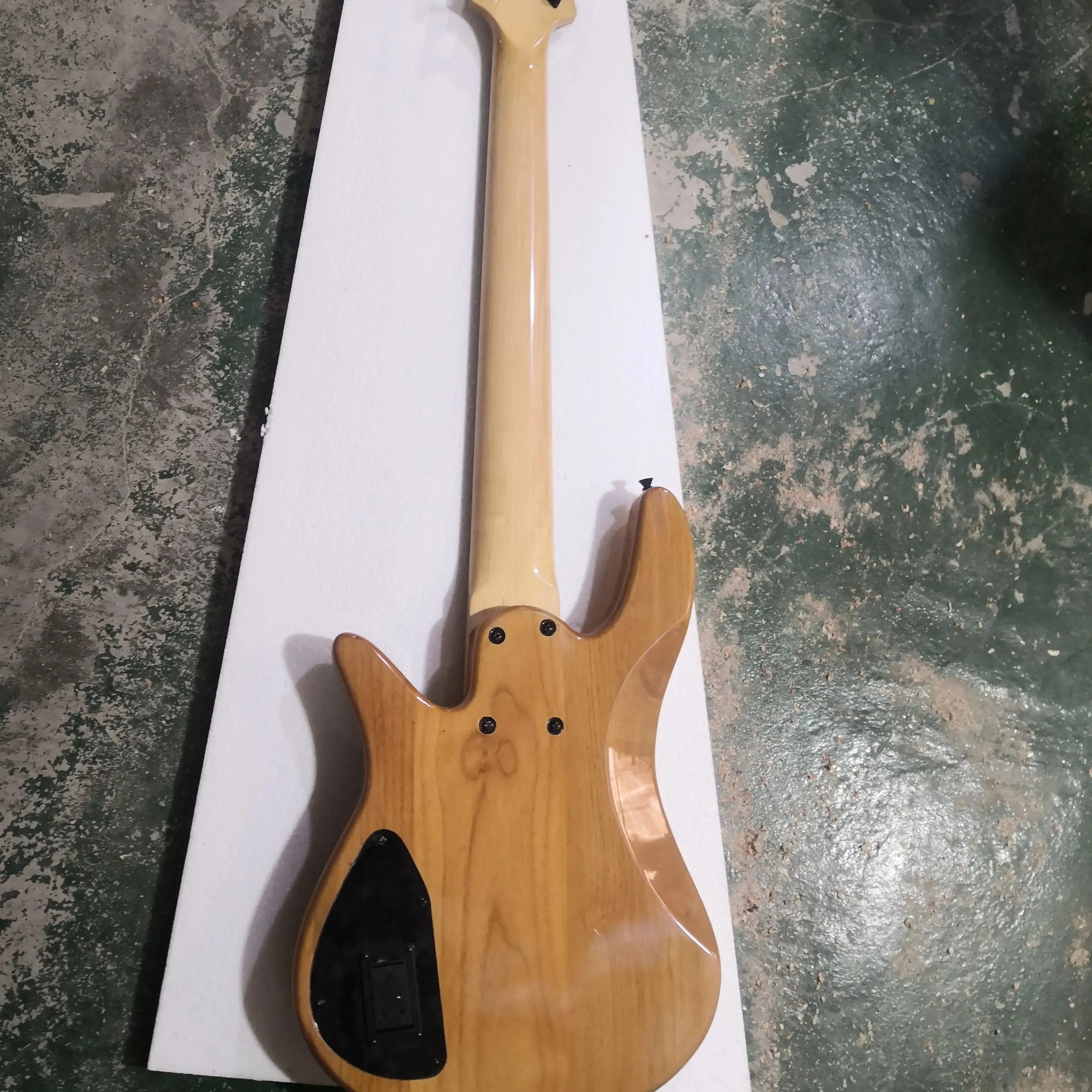 5-string butterfly bass split connection, Yin and Yang face body alder, maple track, rosewood fingerboard, EMG bass special pick