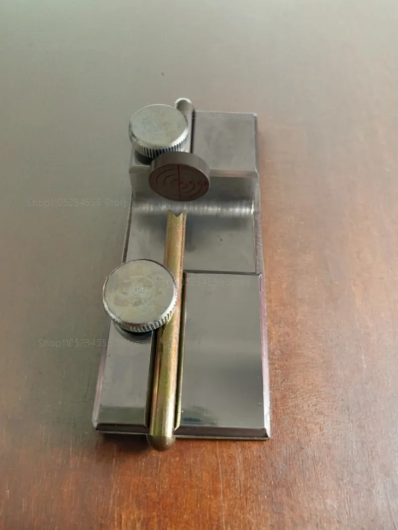 

Top leveler docking calibrator