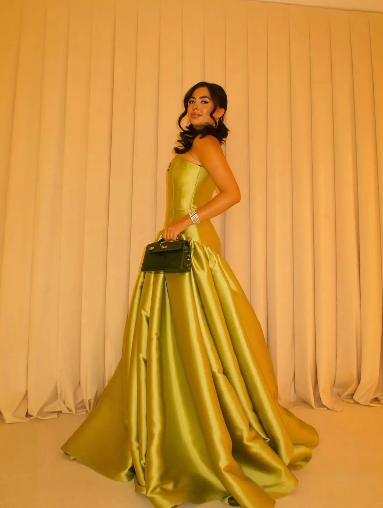 Women's Green Satin Evening Gown Elegant Strapless Long Prom Dress Waist Pleats Ruffled Draped A-line Party Gown Zipper Back