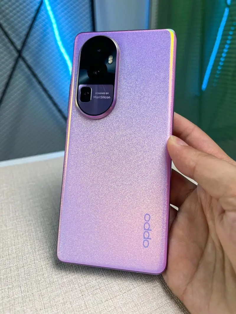 هاتف OPPO Reno10 Pro+ 5G CPU Qualcomm Snapdragon 8+ Gen1 بشاشة 6.74 بوصة 2772x1240px 4700mAh ثنائي الشريحة (Nano SIM) مستعمل